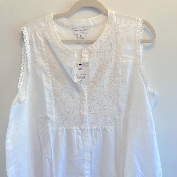 Liz Claiborne Tops - New! Sleeveless Liz Claiborne button up blouse.